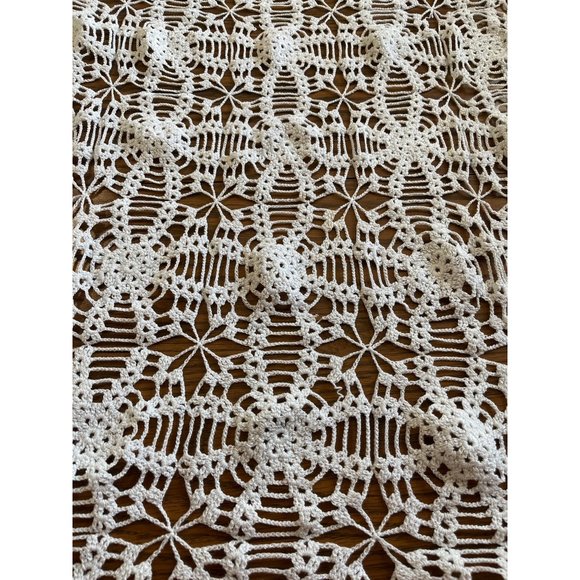 White crocheted table dresser scarf - Picture 2 of 5